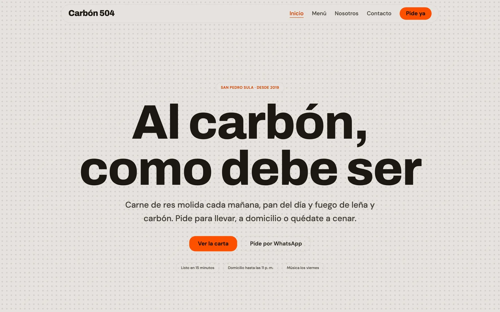 Inicio de Carbón 504: titular enorme en negro sobre gris cálido y botones naranjas.